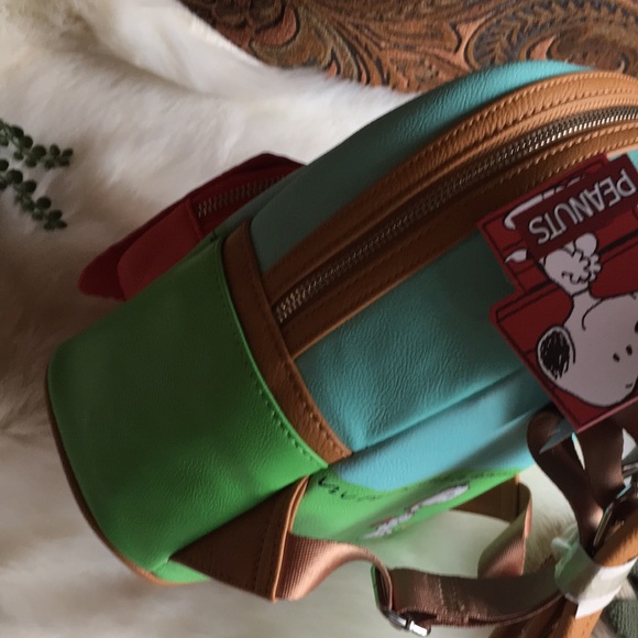 LOUNGEFLY PEANUTS BACKPACK - Picture 3 of 4